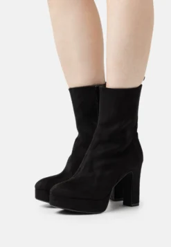 Tamaris Enkellaarsjes Met Hoge Hak - Black