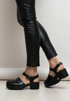 Dolores- Clogs - Black