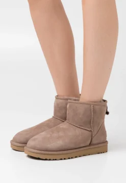 Ugg Classic Mini - Korte Laarzen - Caribou